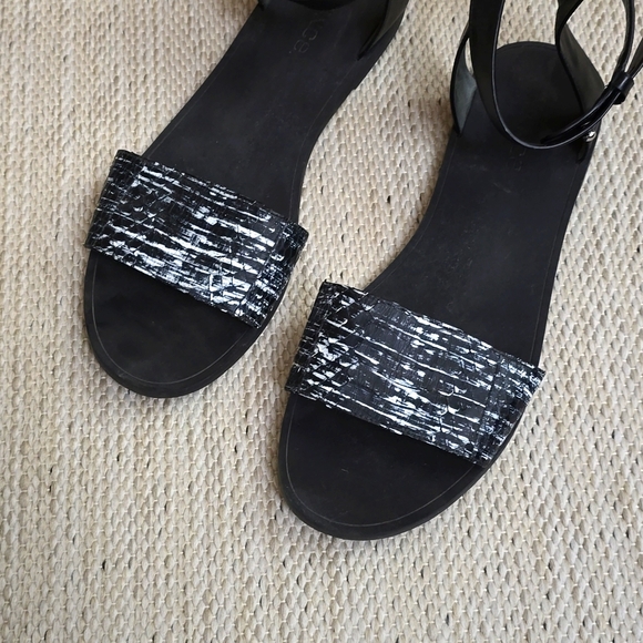 Vince Striped Snake Ankle-wrap Sandals - Picture 2 of 11